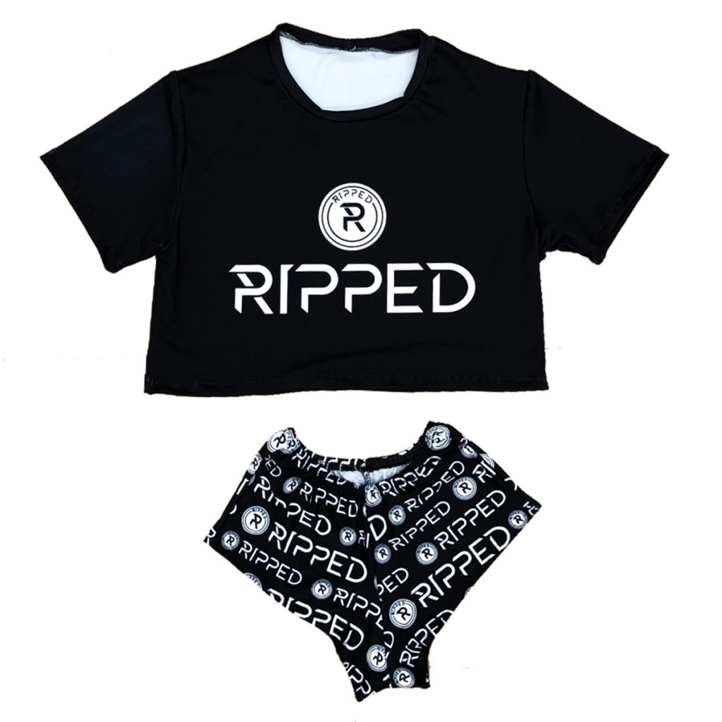 playera top y cachetero negros